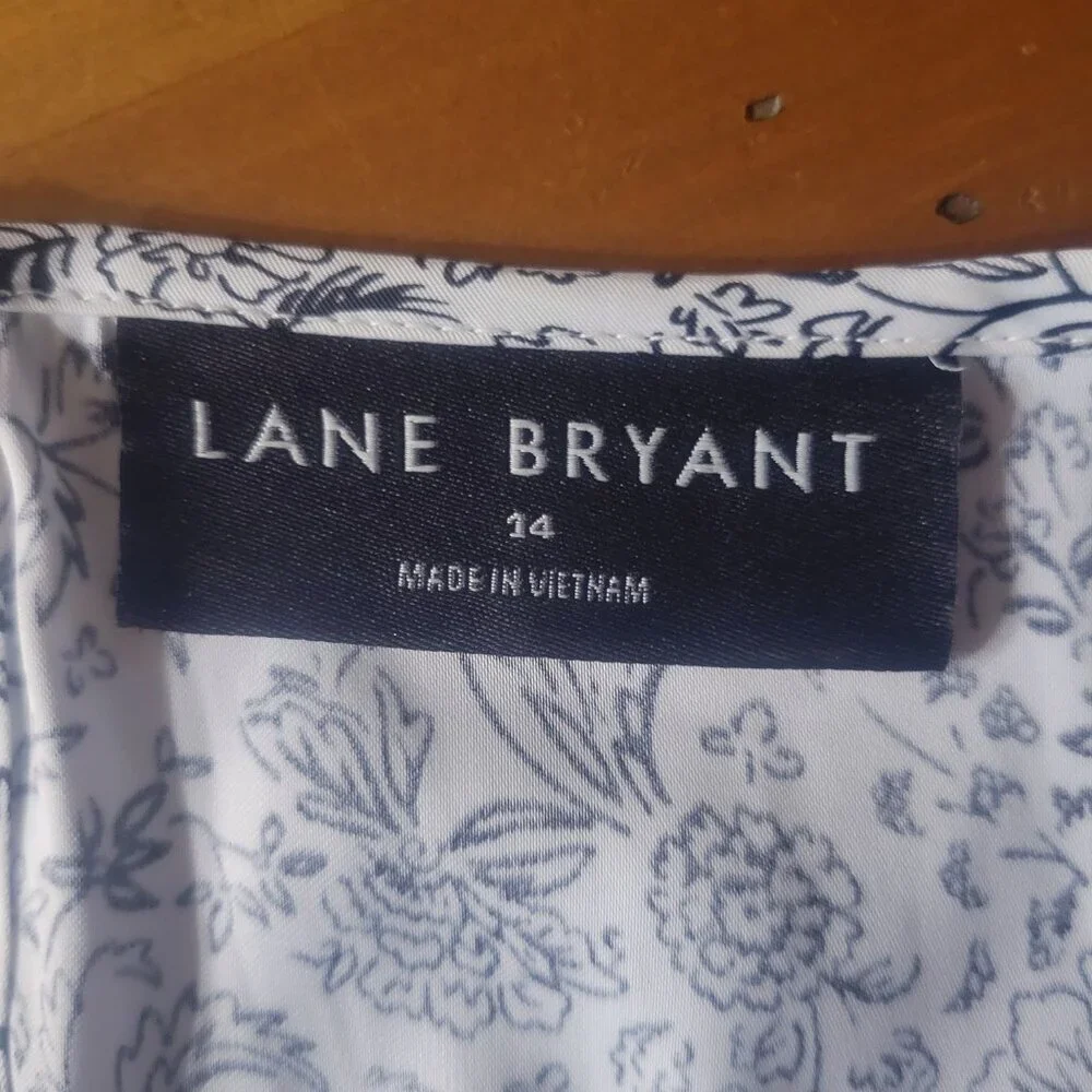 NWOT! Lane Bryant Puff-Sleeve Gathered Neck Black/White Floral Blouse - Size 14 - Picture 8 of 10